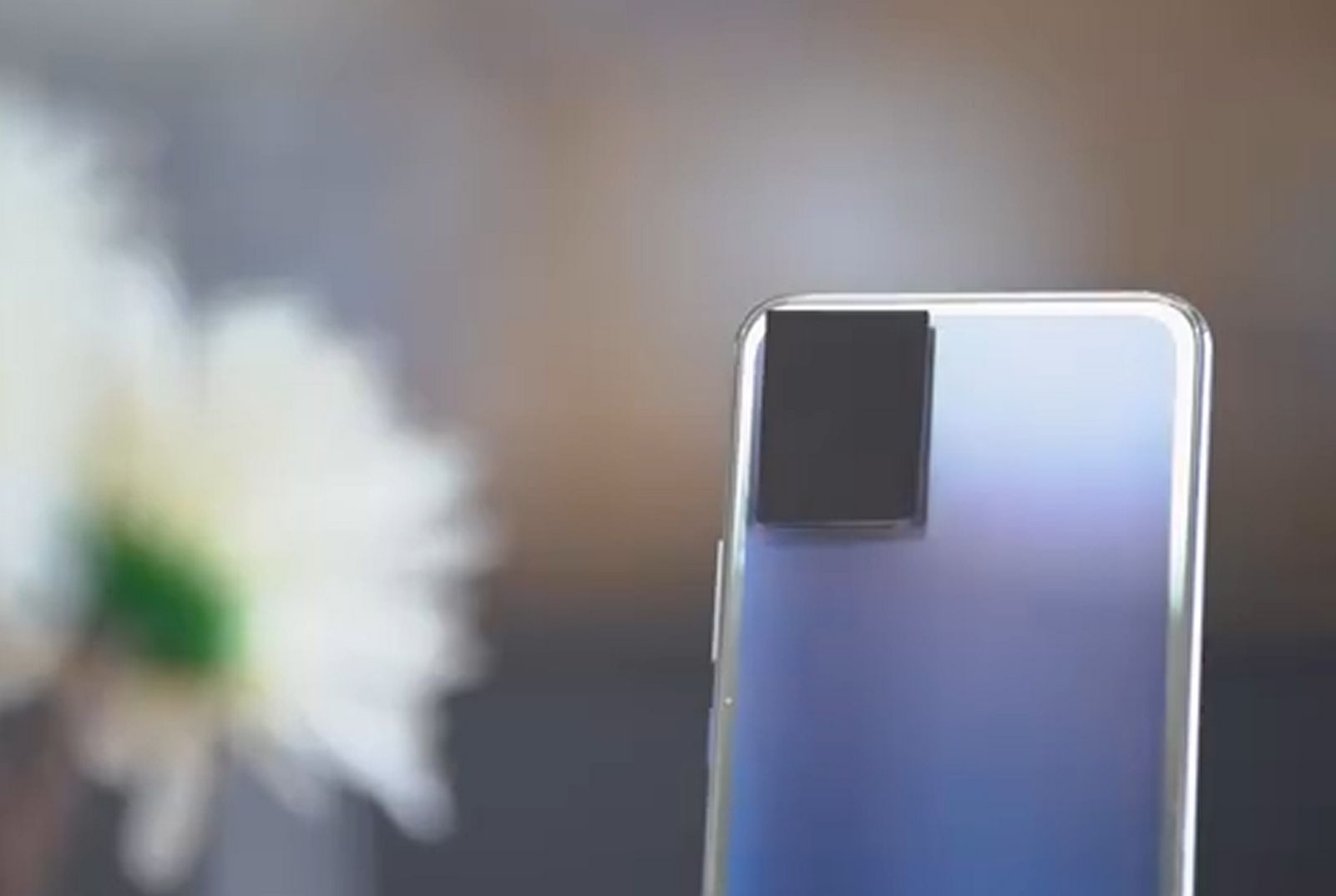 Vivo научилась делать смартфоны, способные менять цвет корпуса