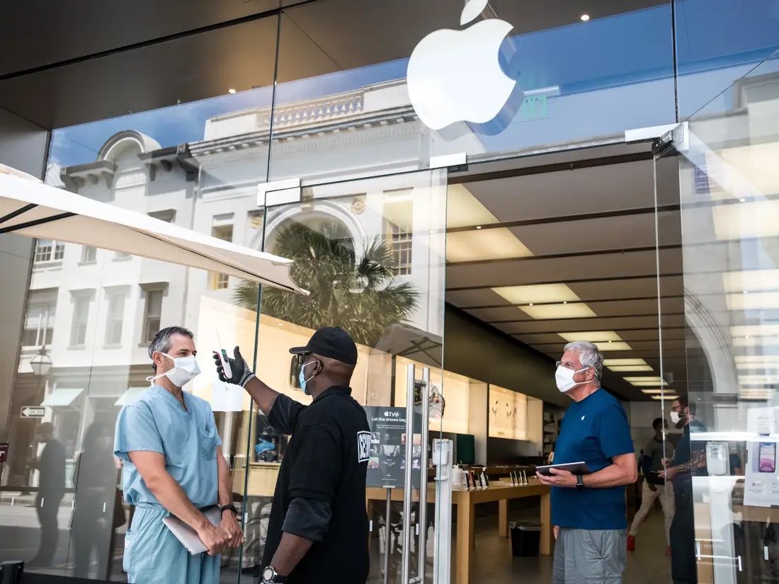 Опубликованы фото защитных масок от Apple, которыми компания снабдит сотрудников