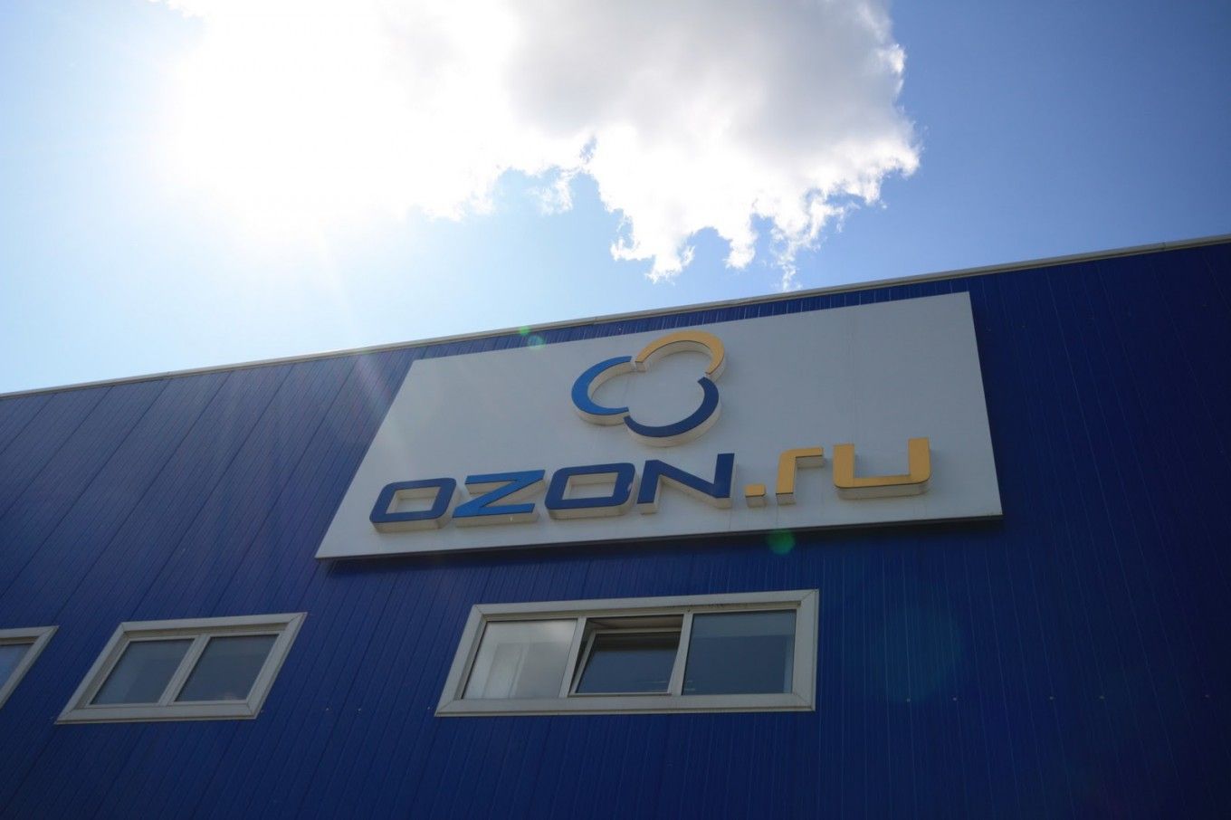 Ozon запустил в Москве экспресс-доставку гаджетов Apple