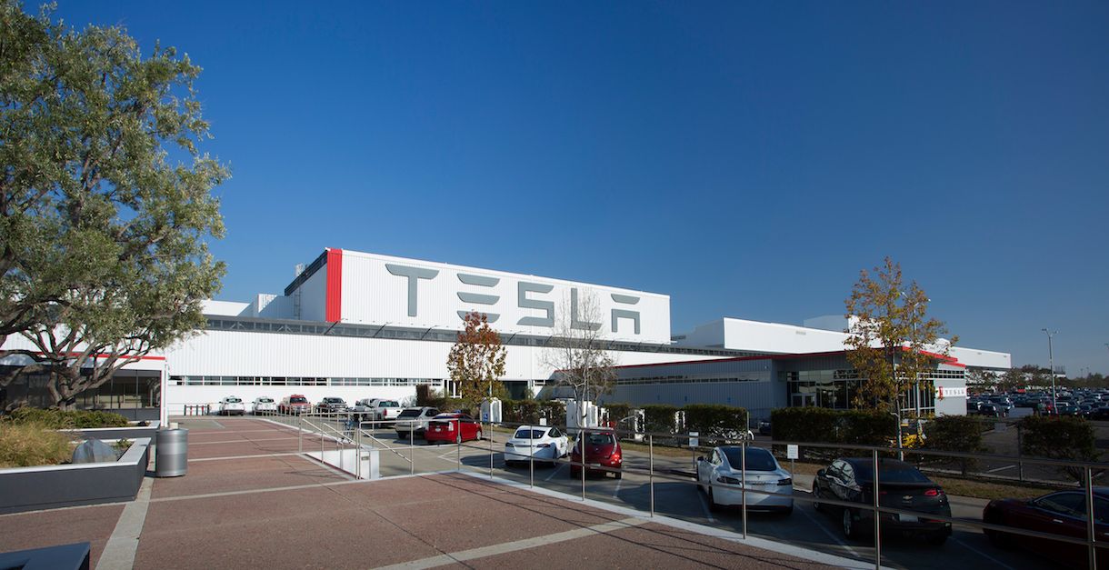 Российскому хакеру, который хотел атаковать завод Tesla, предъявлено обвинение