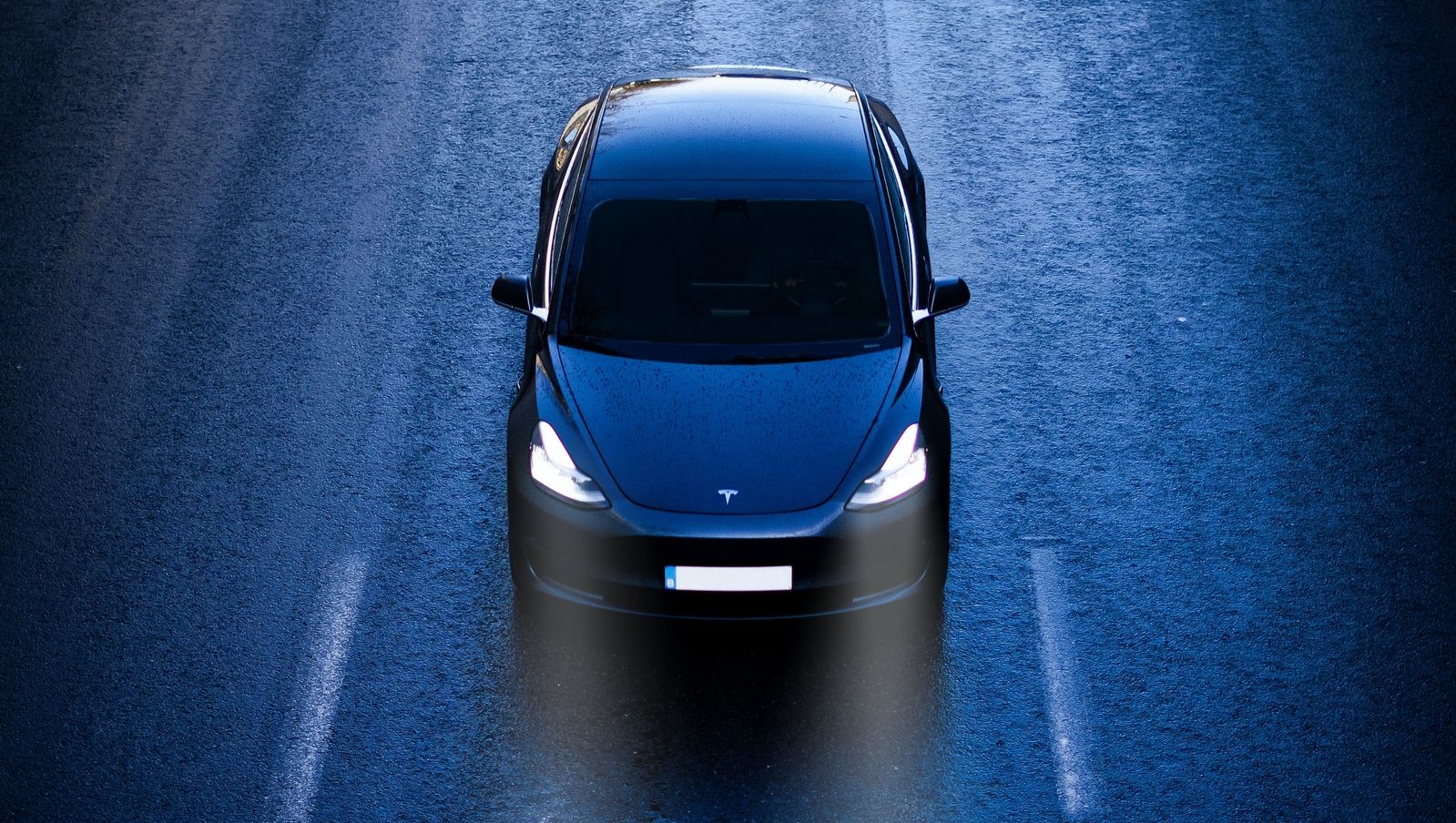 Tesla представила технологию, которая позволит сэкономить на аккумуляторах, но её акции продолжают падать