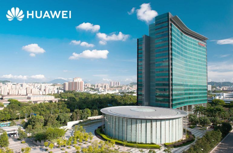 Huawei запатентовала смартфон с подэкранной и крестообразной камерами