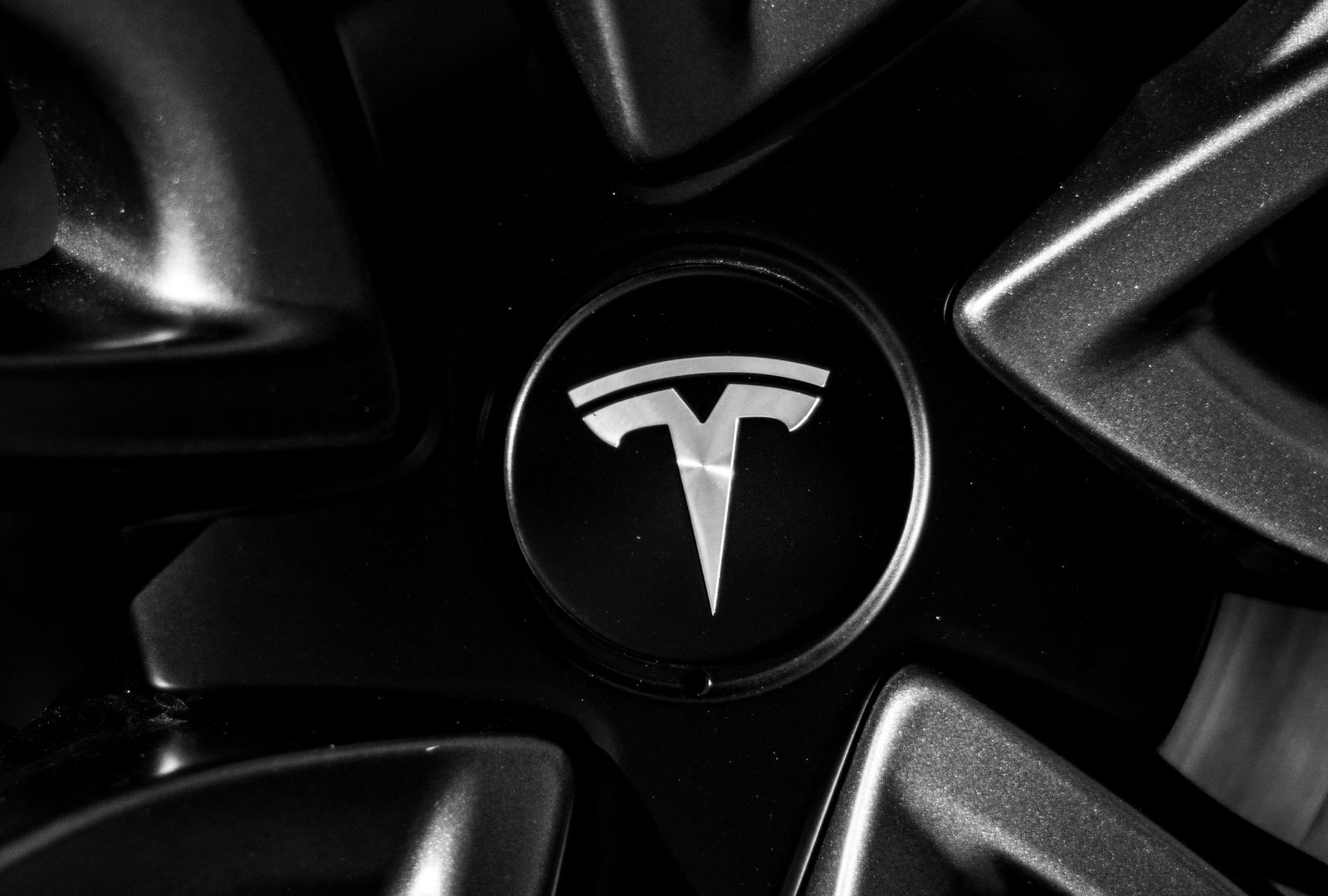 Акции Tesla рухнули из-за непопадания компании в индекс S&P 500