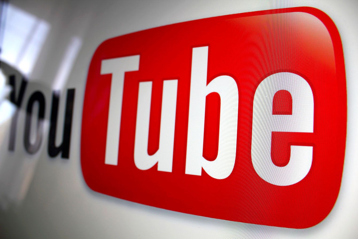 YouTube начал тестировать технологию прямой продажи товаров из видео