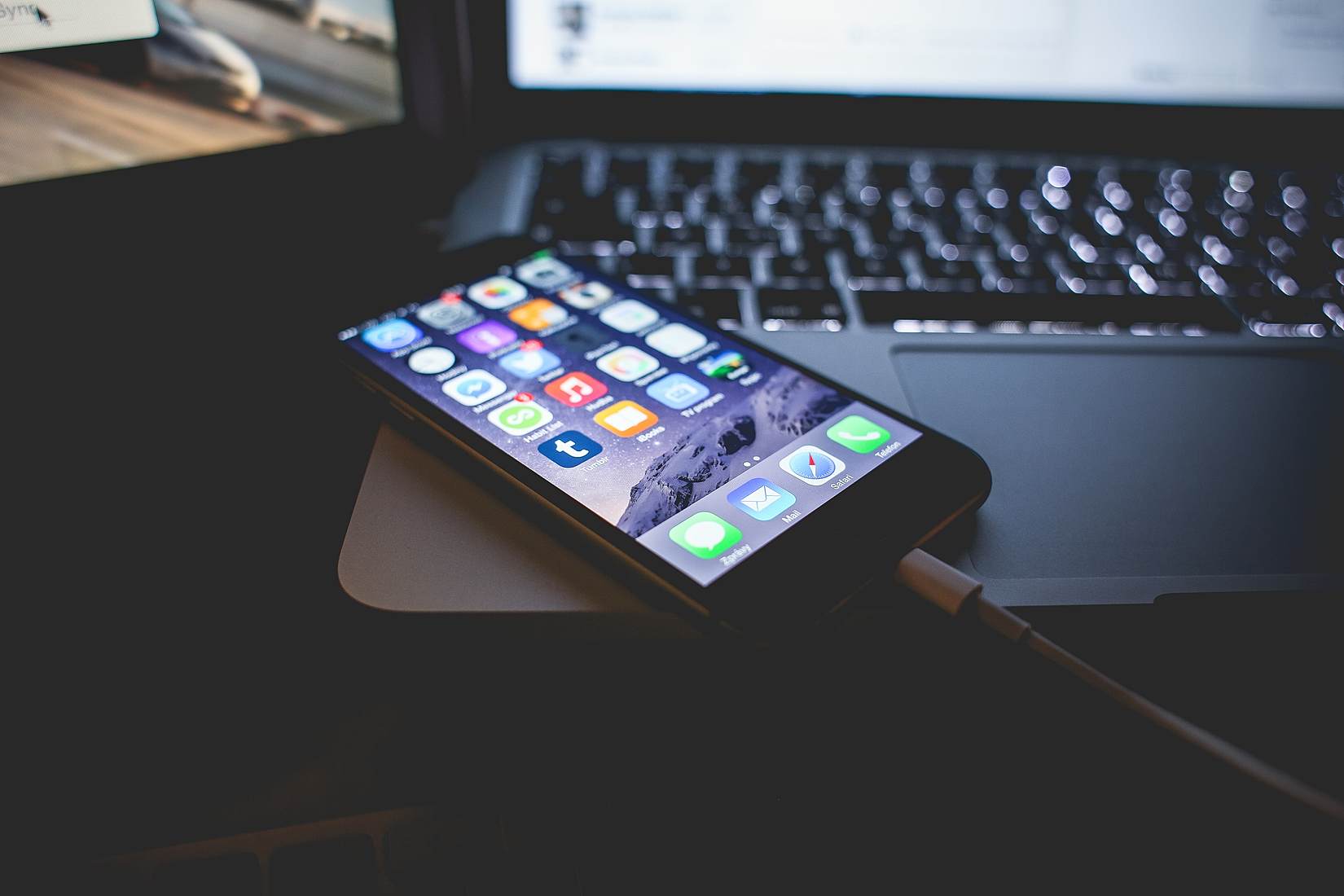 Почти половина пользователей iPhone в США думает, что их смартфоны поддерживают 5G