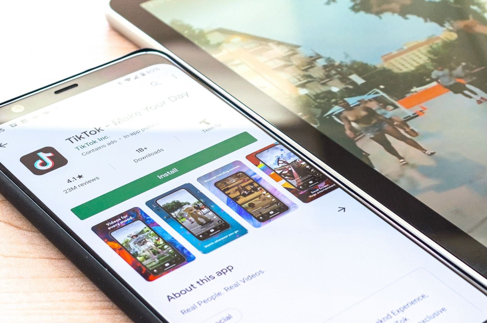 App Store в 3 квартале 2020 года заработал вдвое больше, чем Google Play