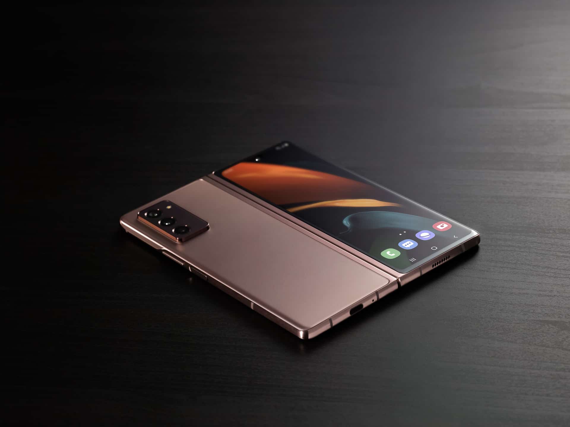 Samsung запатентовала смартфон-книжку с выдвижной камерой