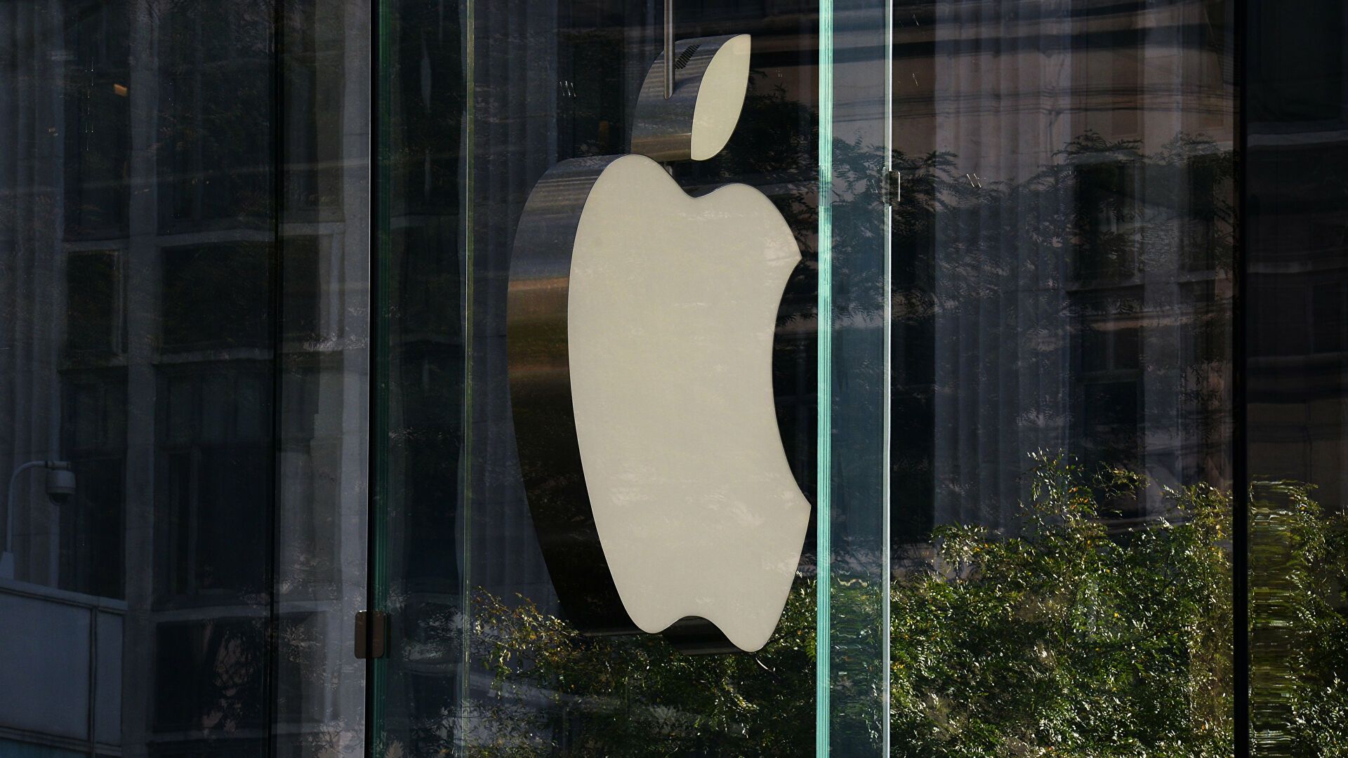 Apple сможет получить в России свои частоты