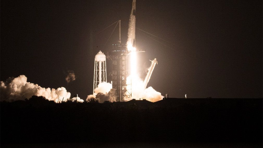 SpaceX отправила к МКС первую регулярную миссию