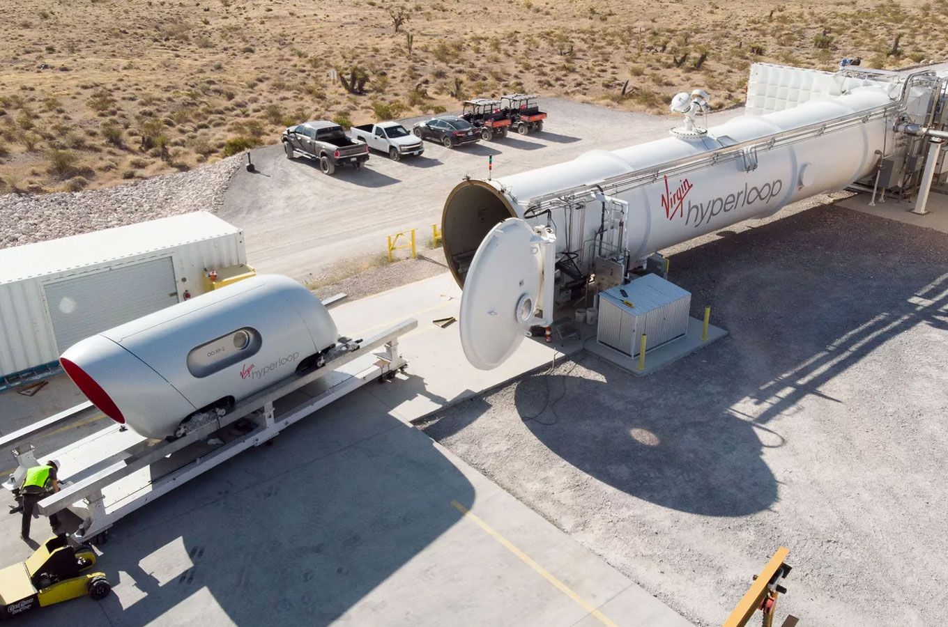 Первые пассажиры прокатились на вакуумном поезде Virgin Hyperloop