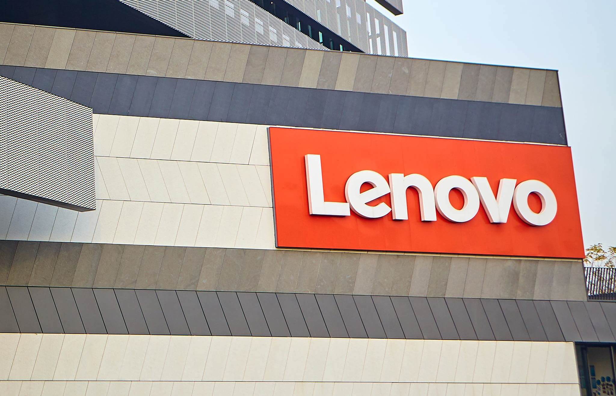 Lenovo представила робота-маляра с искусственным интеллектом