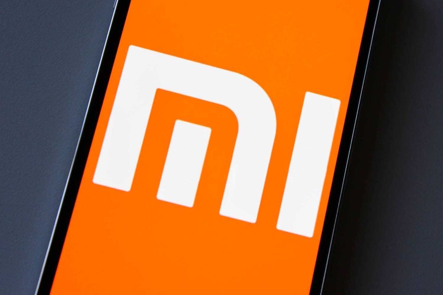 Xiaomi запатентовала складной смартфон с выдвижной камерой