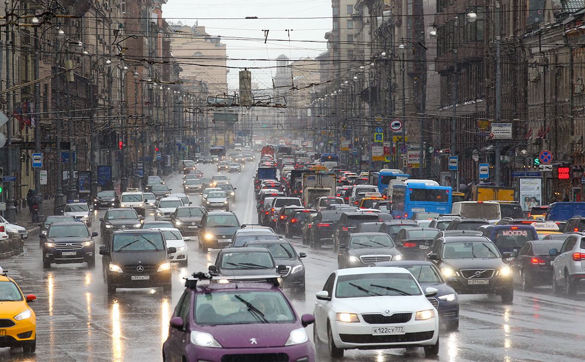 В Москве при помощи нейросетей стали штрафовать водителей за непристегнутый ремень и разговор по телефону