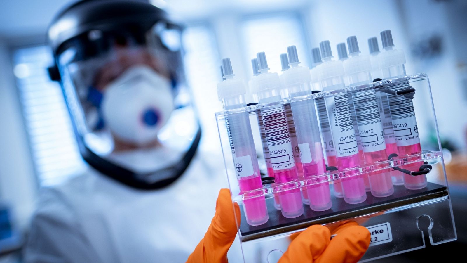 Хакеры получили доступ к документам о вакцине против коронавируса от Pfizer и BioNTech