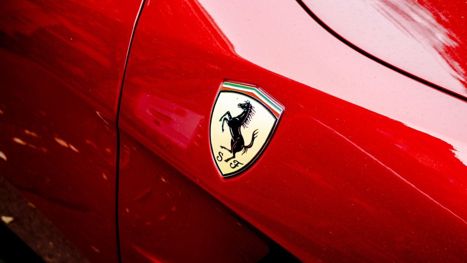 Джони Айв и Лука Маэстри претендуют на пост генерального директора Ferrari