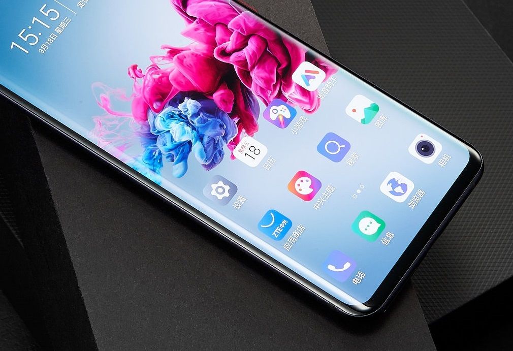 ZTE планирует выпустить второй смартфон с подэкранной камерой