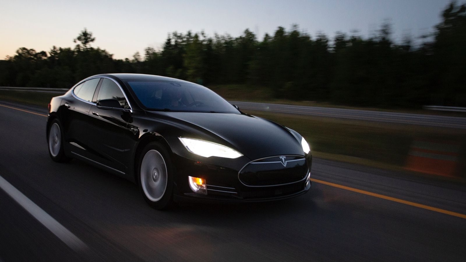 Tesla хотят заставить отозвать 158 тысяч электромобилей Model S и Model X