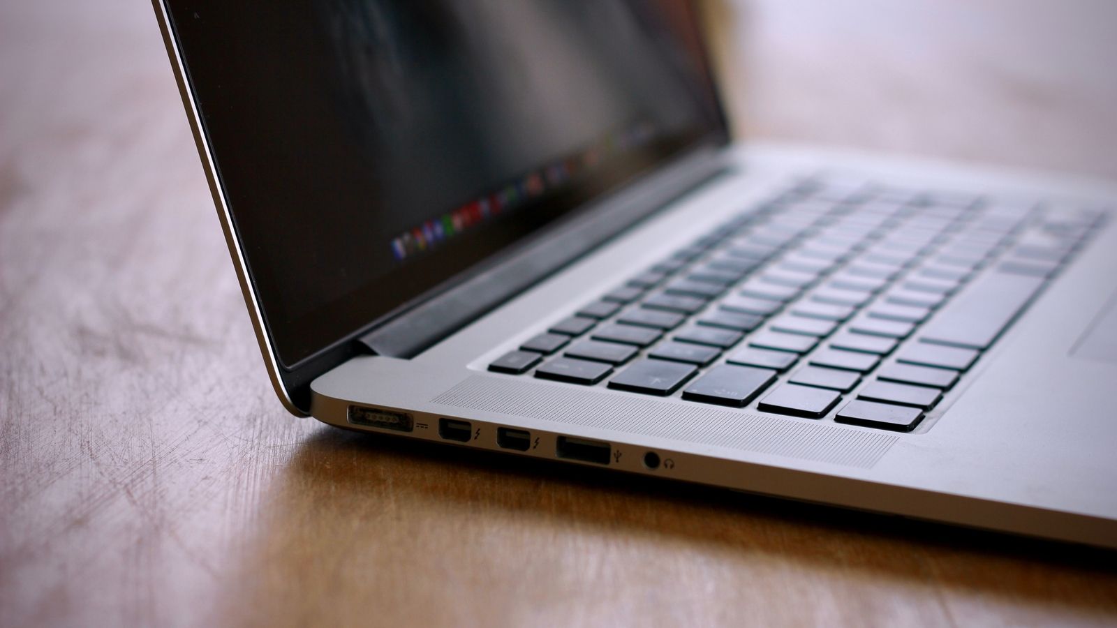 Apple вернёт магнитную зарядку в MacBook Pro