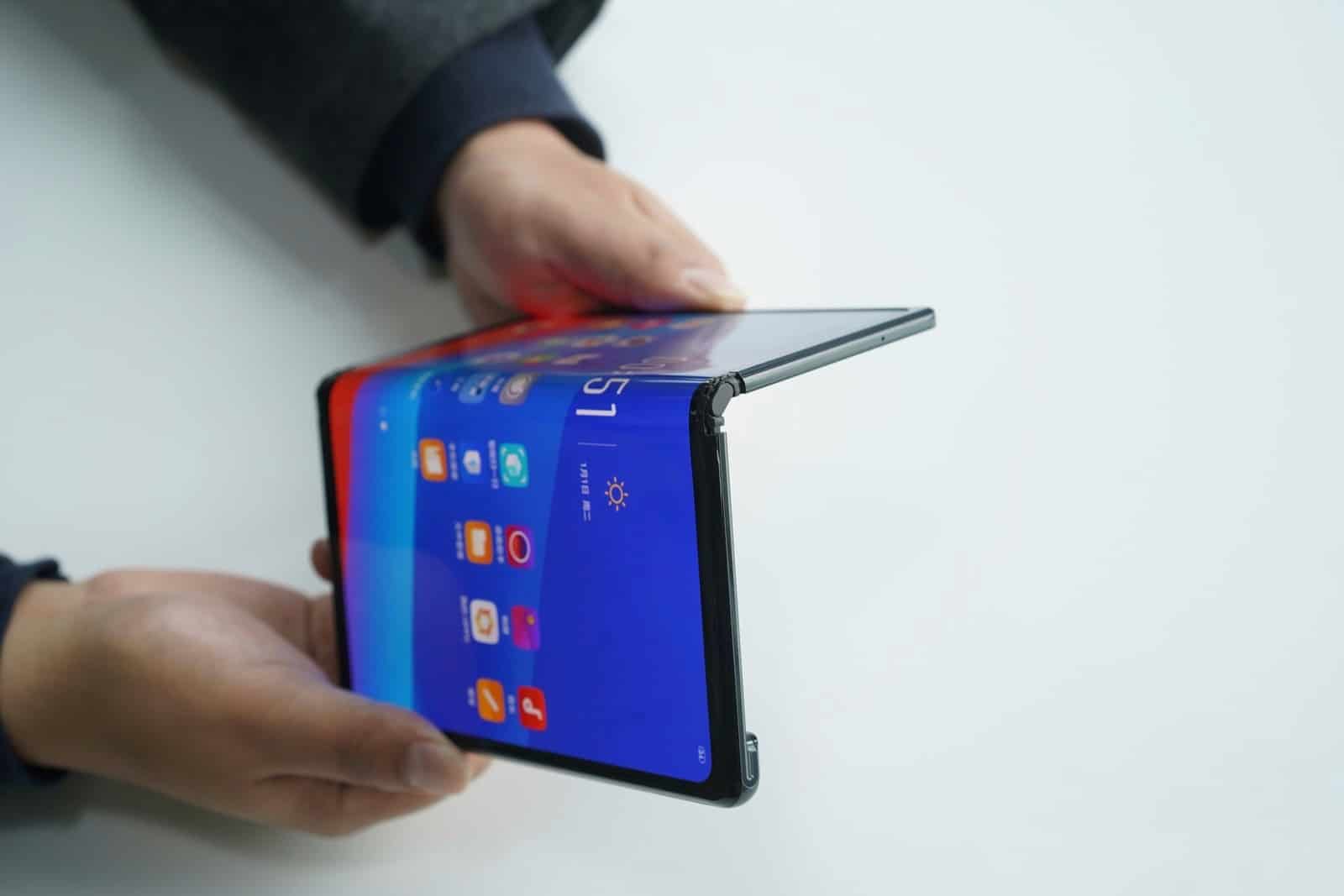 Google разрабатывает собственный складной смартфон