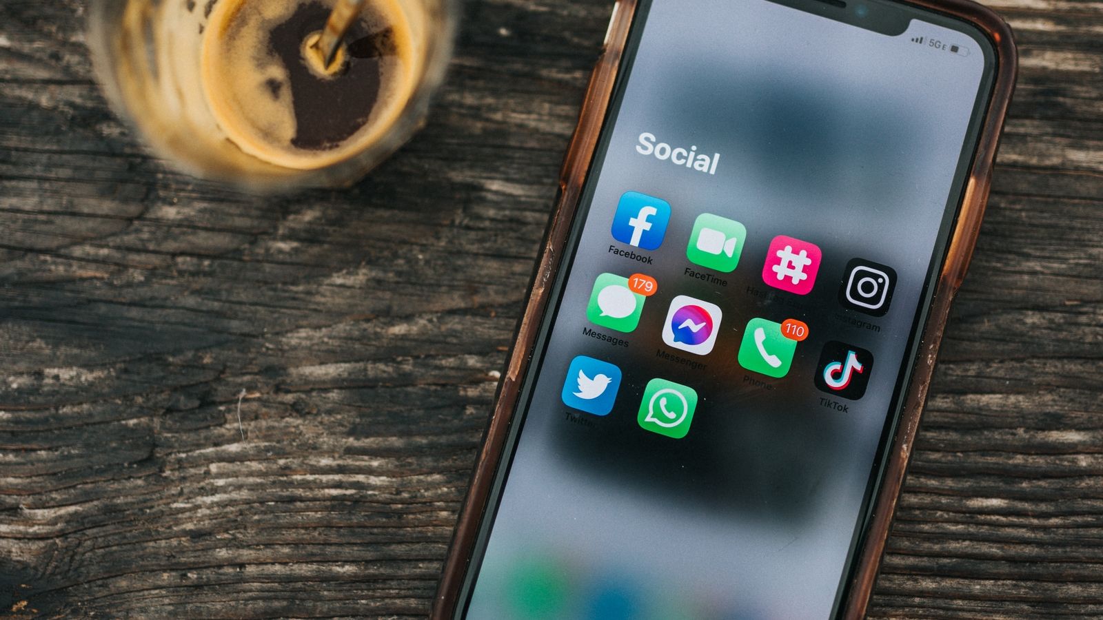 МВД купит технику для взлома смартфонов и чтения переписки в Skype, WhatsApp и Facebook