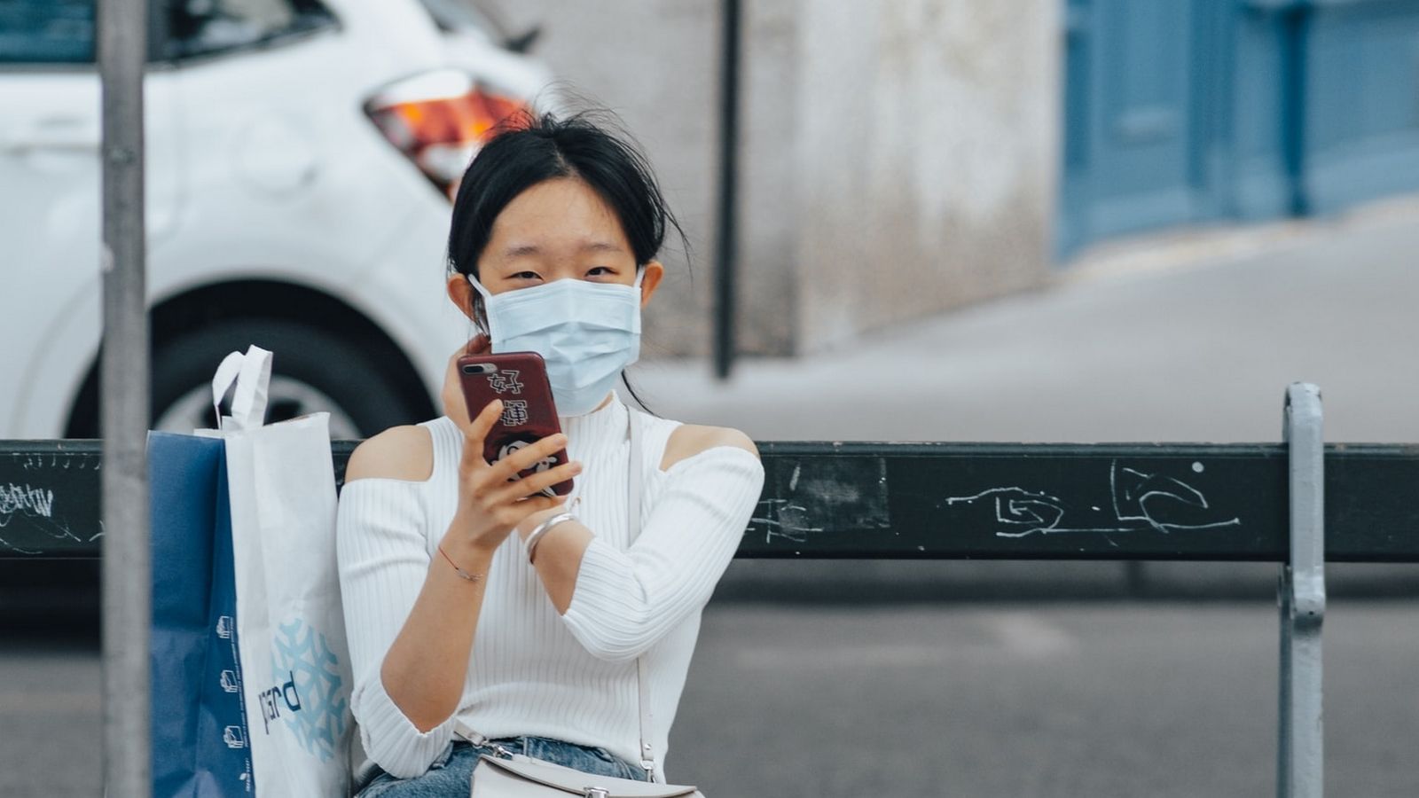 Apple позволит пользователям 
разблокировать iPhone через Face ID, не снимая маски с лица