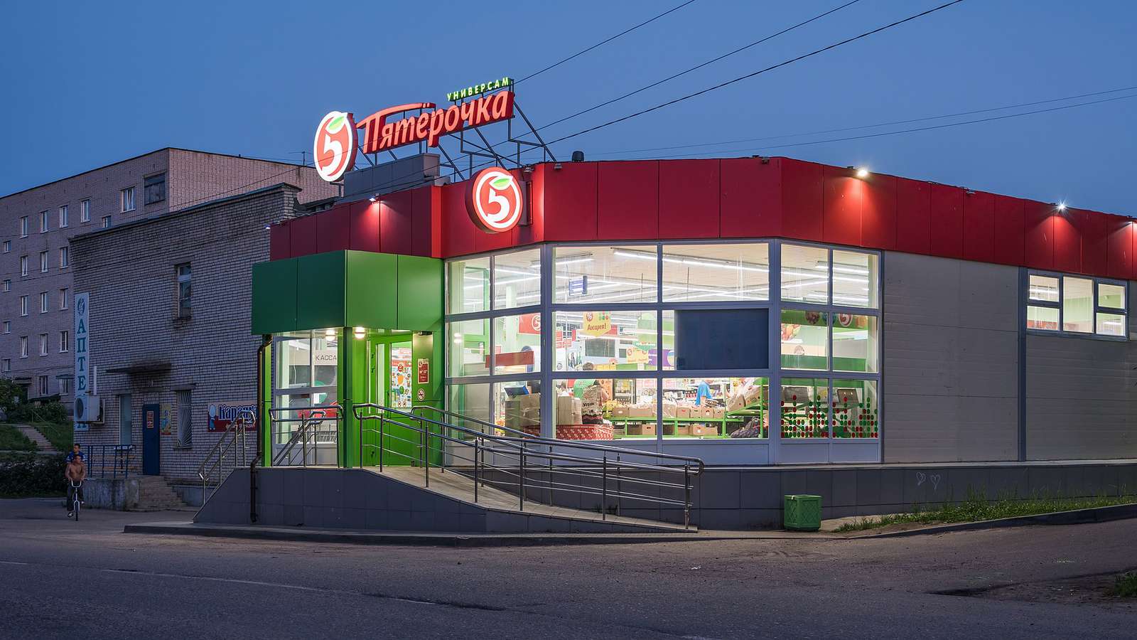 Сбербанк запустил оплату товаров по взгляду в сети супермаркетов «Перекресток»