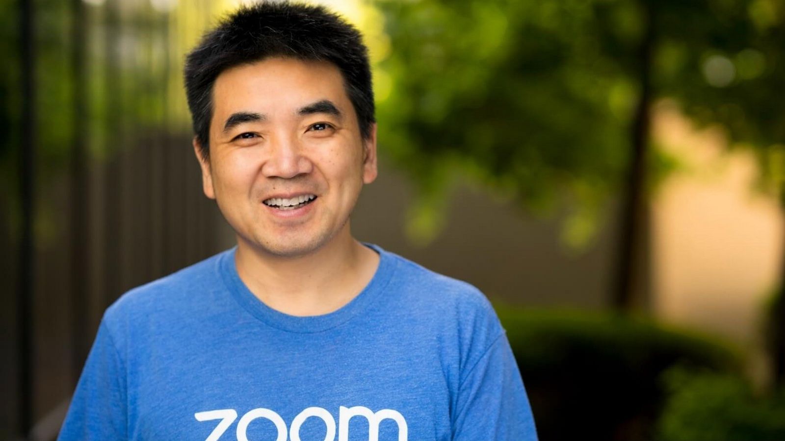 Основатель Zoom подарил 40% своих акций неизвестным получателям