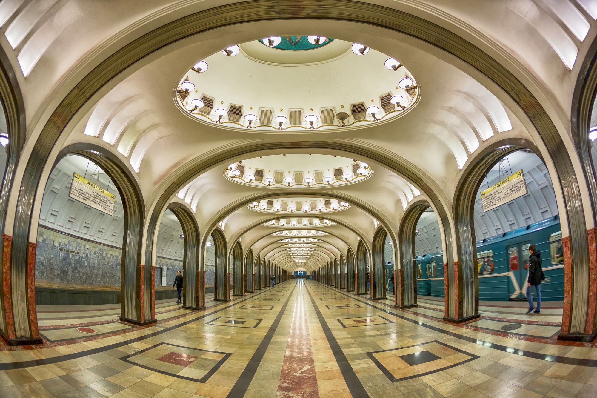 Московское метро ищет новый голос для объявлений — в конкурсе участвует голосовой ассистент