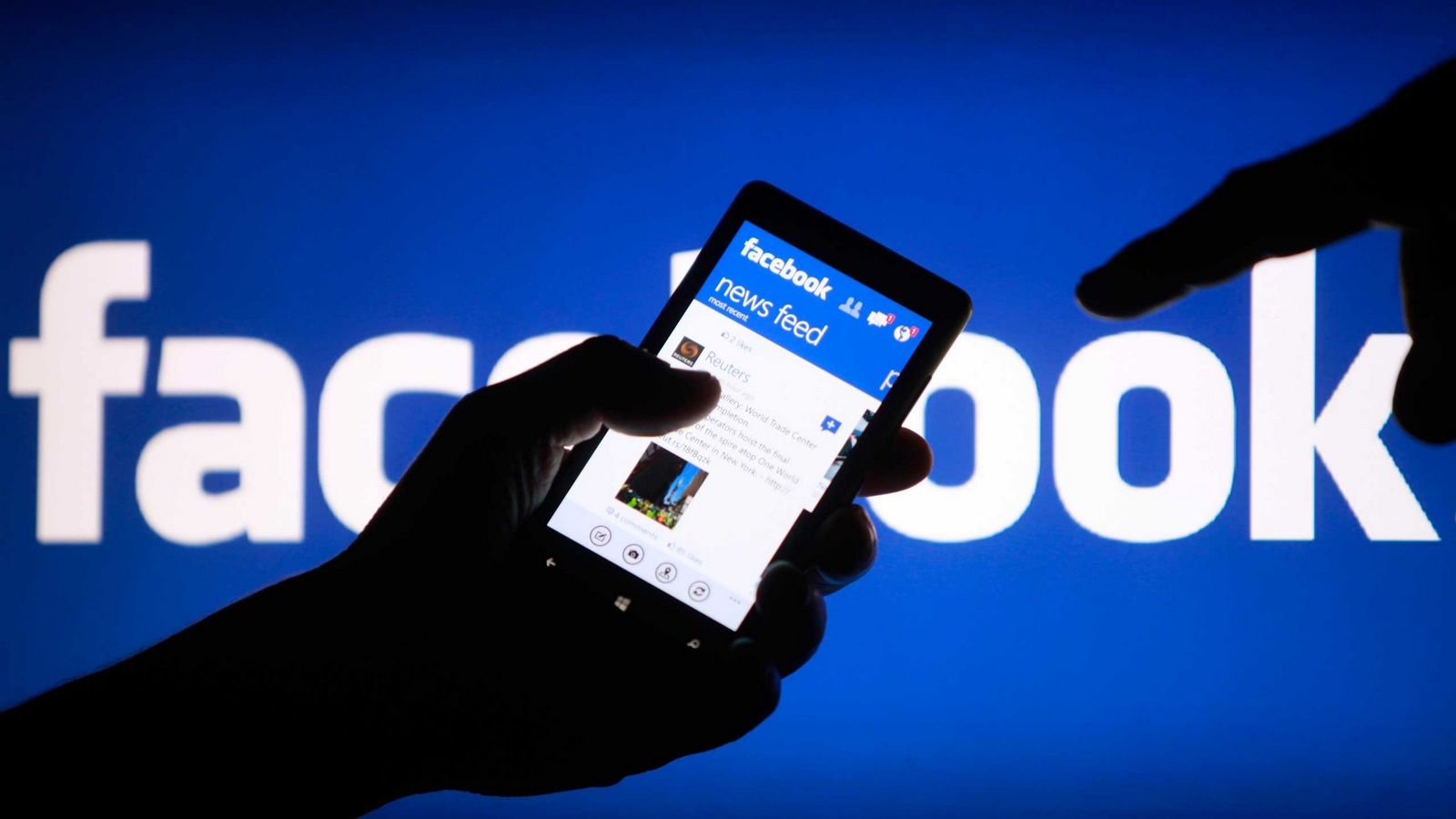 Роскомнадзор обвинил Facebook в нарушении принципов свободного распространения информации
