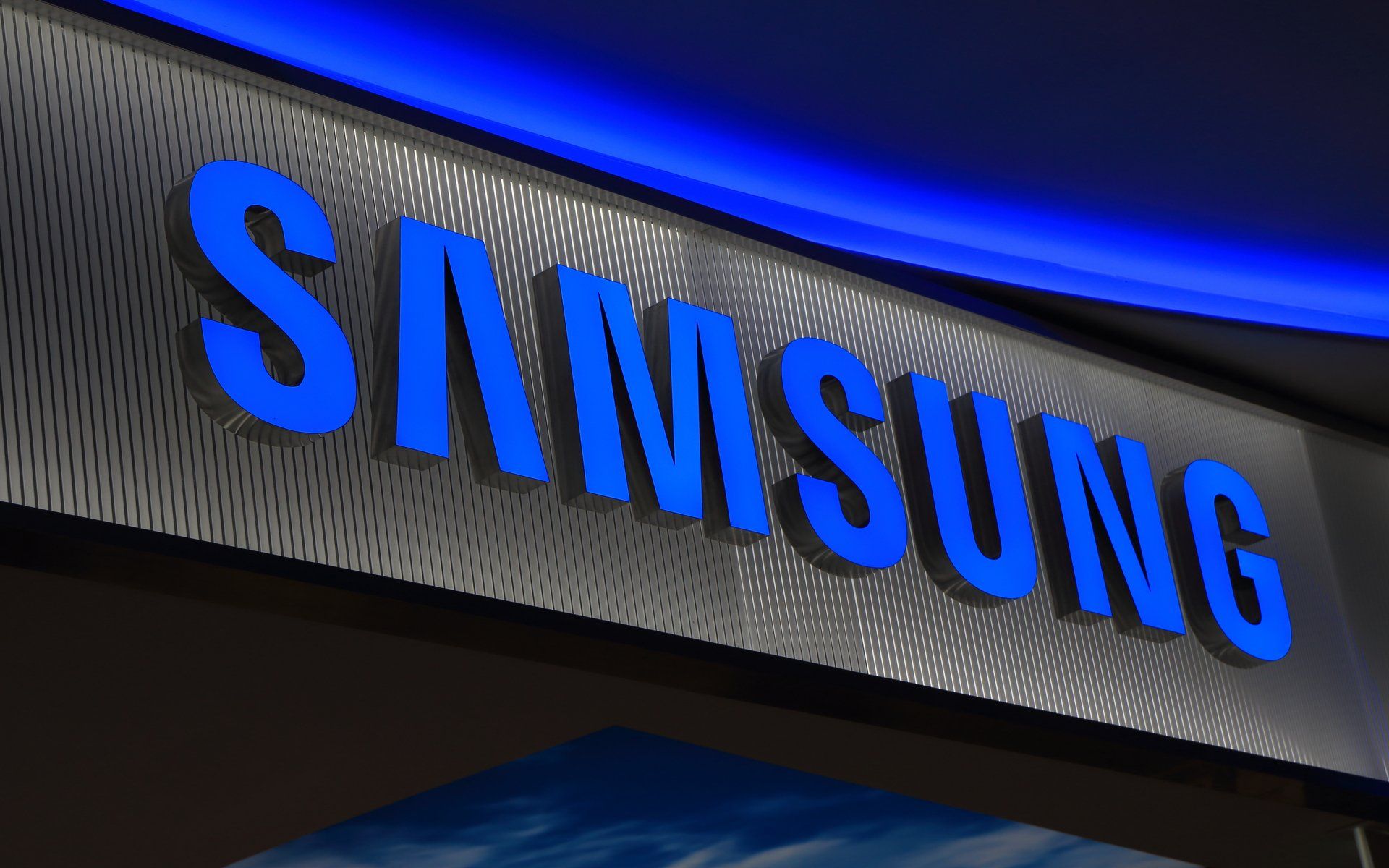 Samsung разрабатывает гибкий смартфон, который складывается дважды