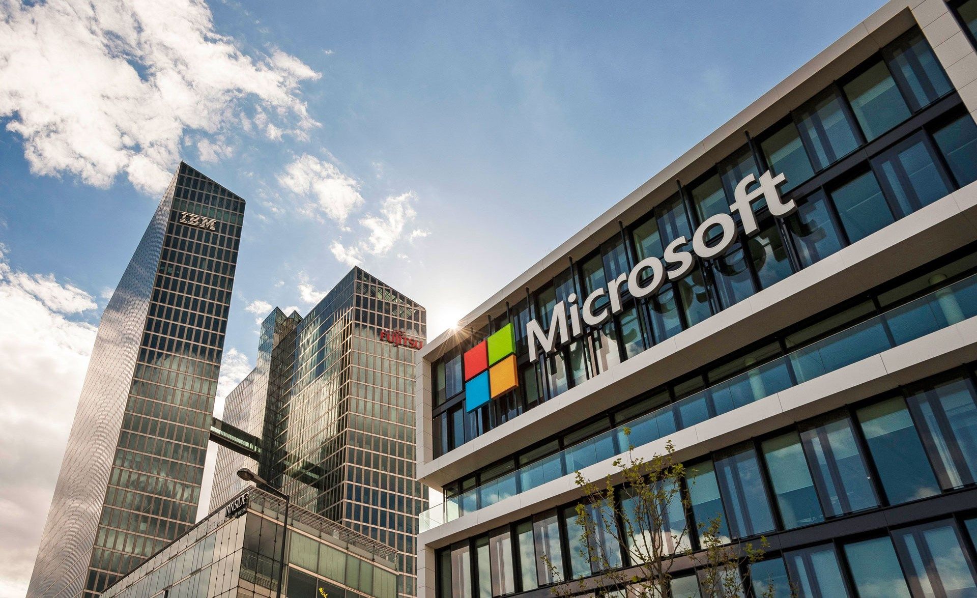Microsoft хочет купить компанию-разработчика ИИ за $16 млрд долларов