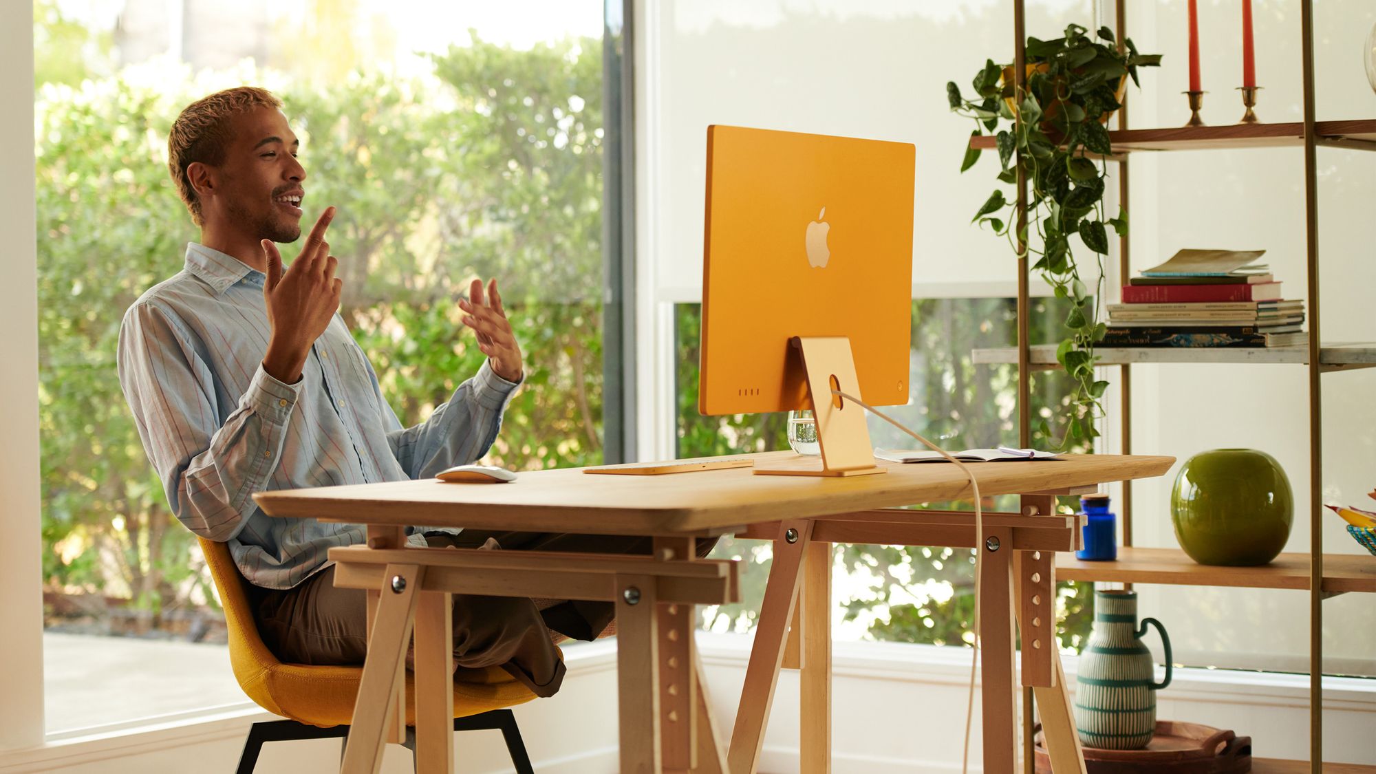 Apple представила iMac в абсолютно новом дизайне и на базе процессора M1