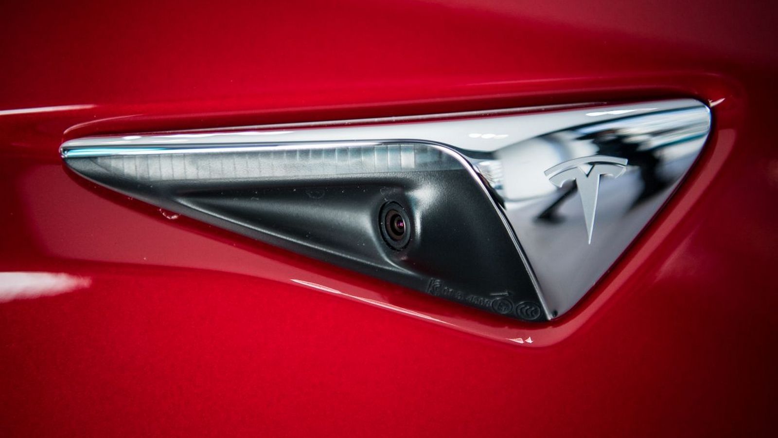 Камеры в электромобилях Tesla используются только в Северной Америке