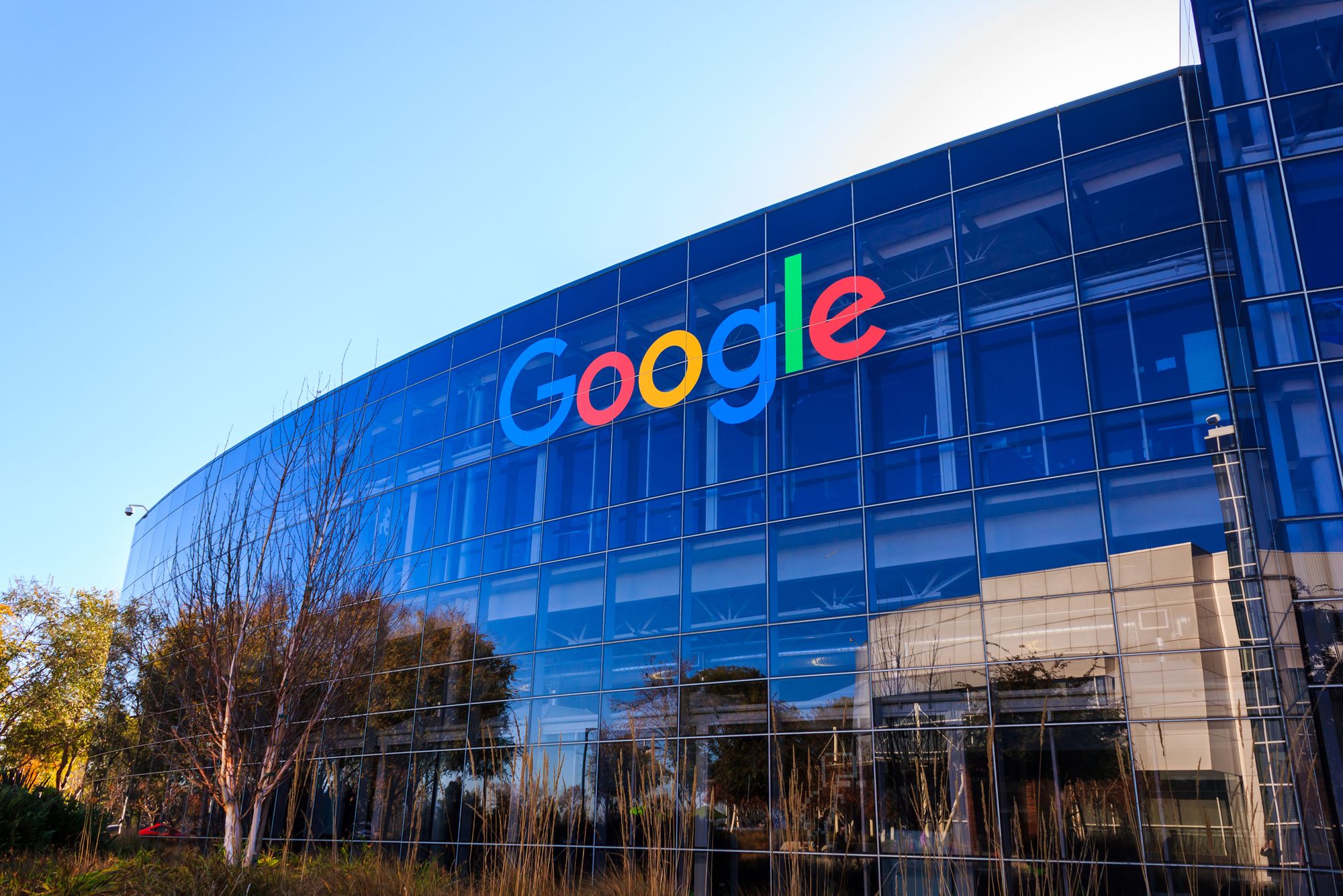 Правозащитники обвинили компанию Google в слежке за пользователями Android-смартфонов