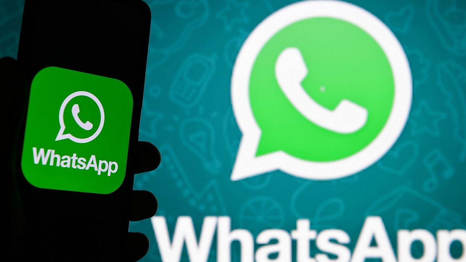 В WhatsApp начали рассылать «письма счастья» о том, что мессенджер станет платным