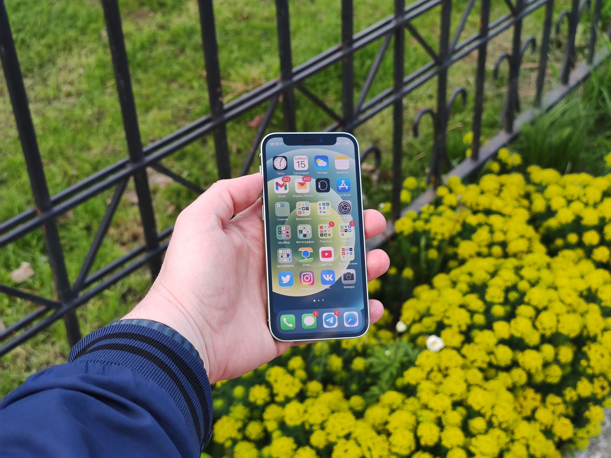 Полгода с iPhone 12 mini: маленький и очень способный, но не бестселлер