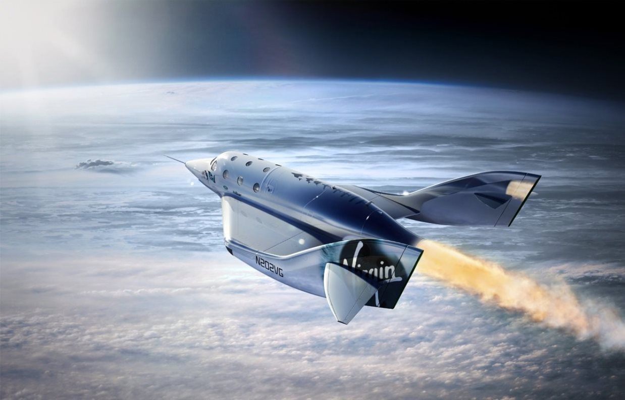 Virgin Galactic успешно провела пилотируемые испытания корабля для космических туристов