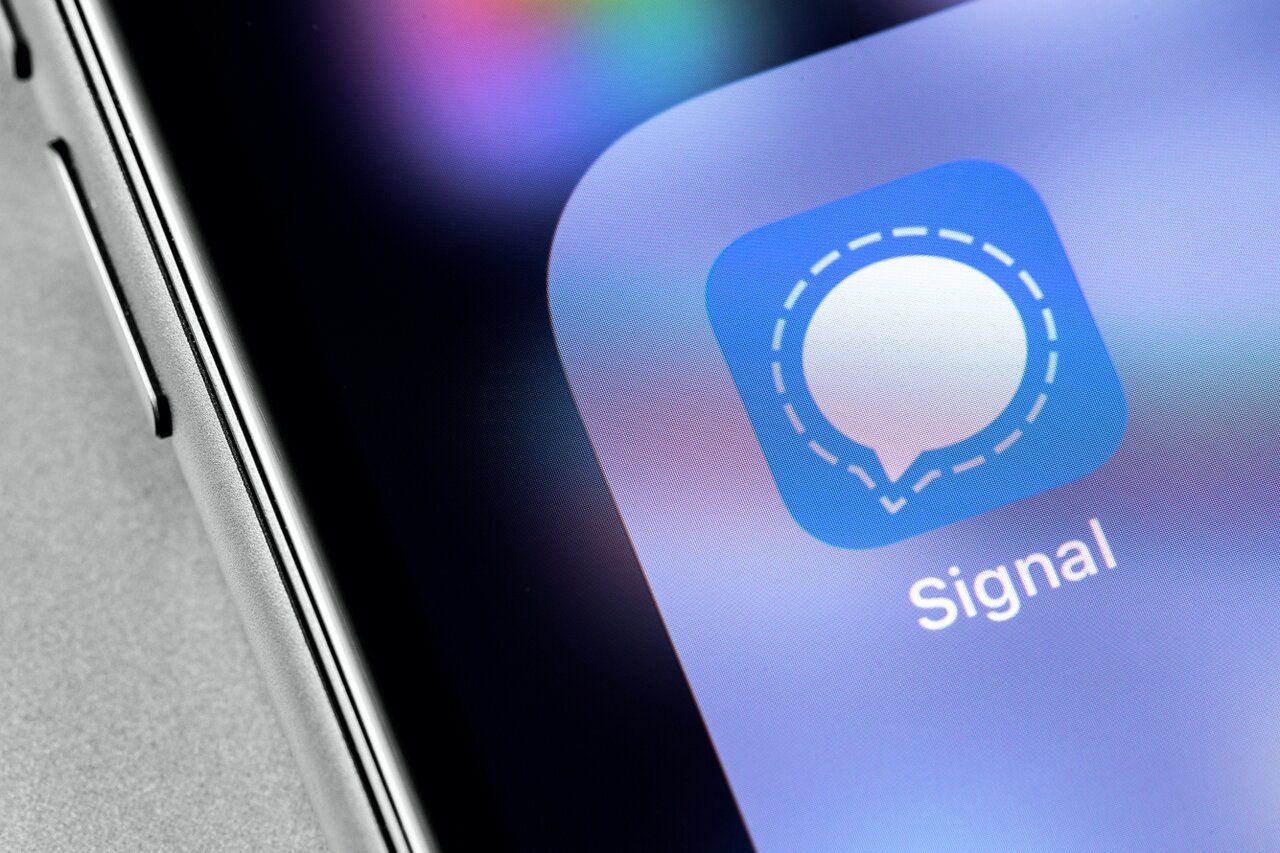 Signal в Instagram рассказал, какие данные собирает эта соцсеть, и в итоге его забанили