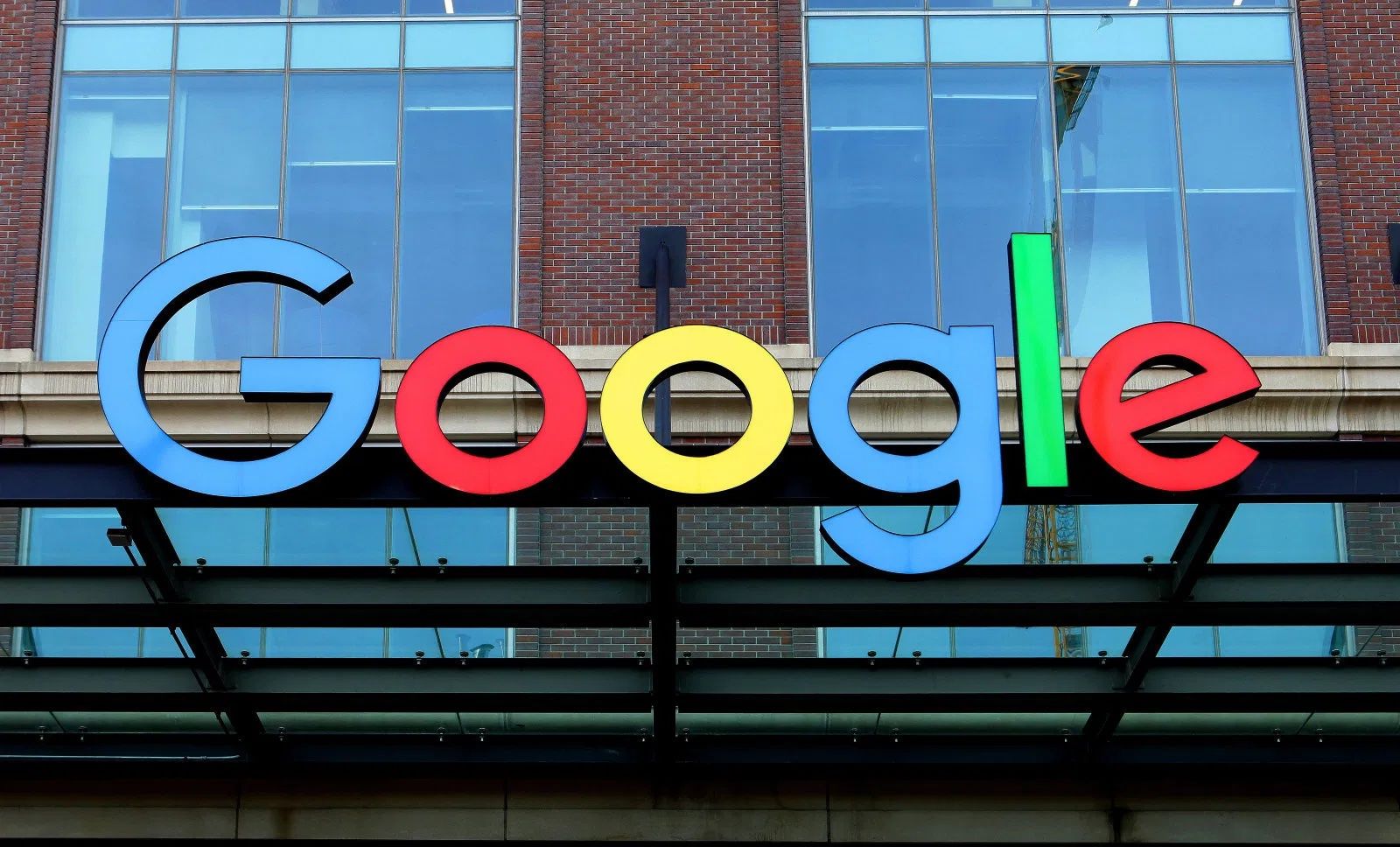 Google решил через суд оспорить требования Роскомнадзора об удалении контента