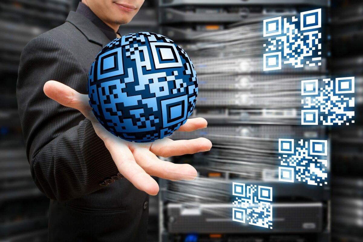 Российские банки разрешат снимать деньги с чужой карты по QR-коду