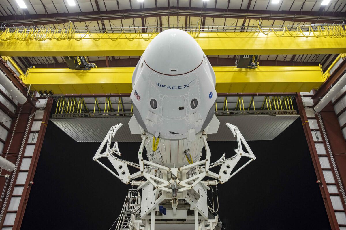 NASA приостановила лунный контракт со SpaceX