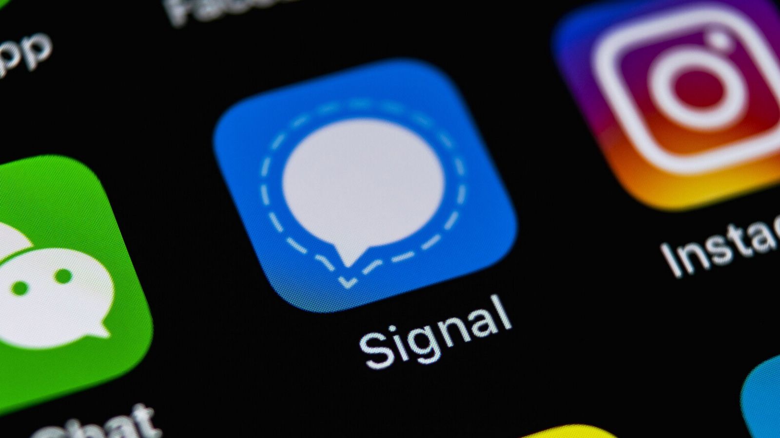 В Facebook опровергли блокировку рекламной кампании Signal в Instagram