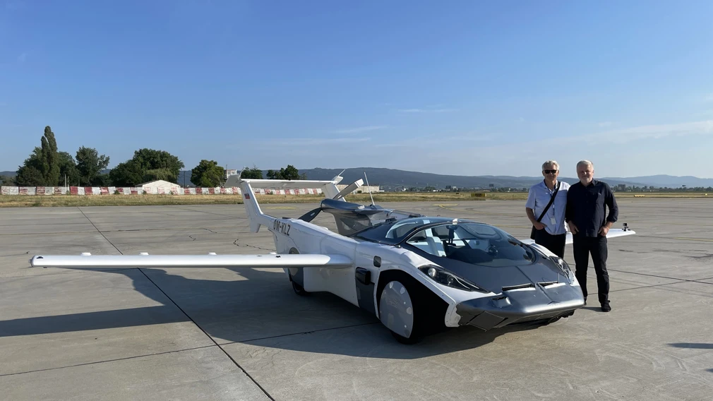 Летающий автомобиль AirCar совершил междугородний полёт в Словакии