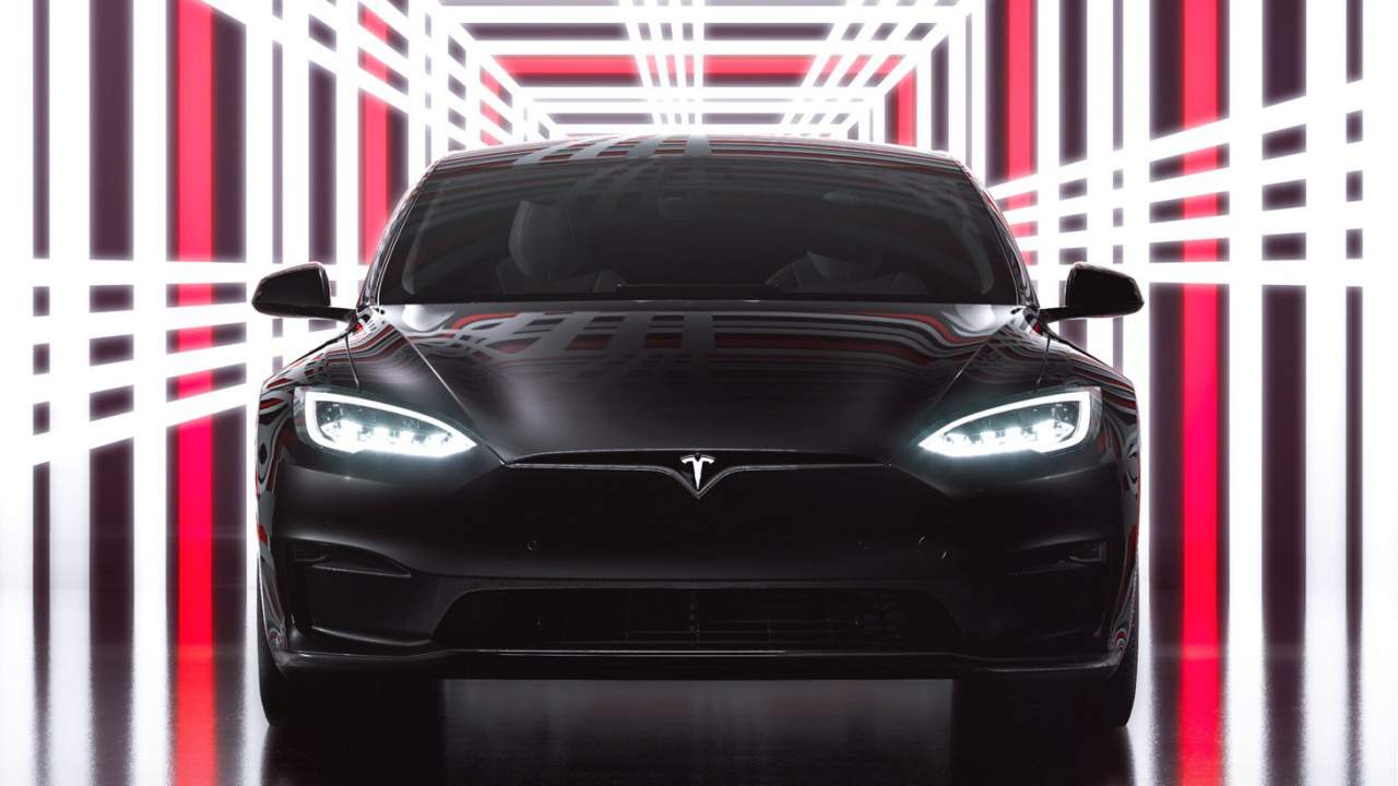 Tesla начала продажи Model S Plaid — внутри можно поиграть в Cyberpunk 2077 в 60 к/с