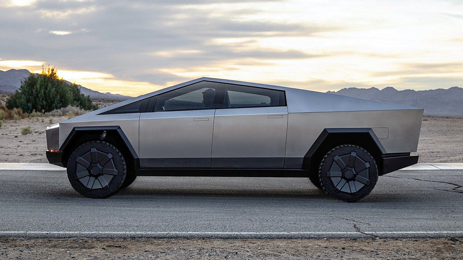 Tesla снова откладывает производство Cybertruck