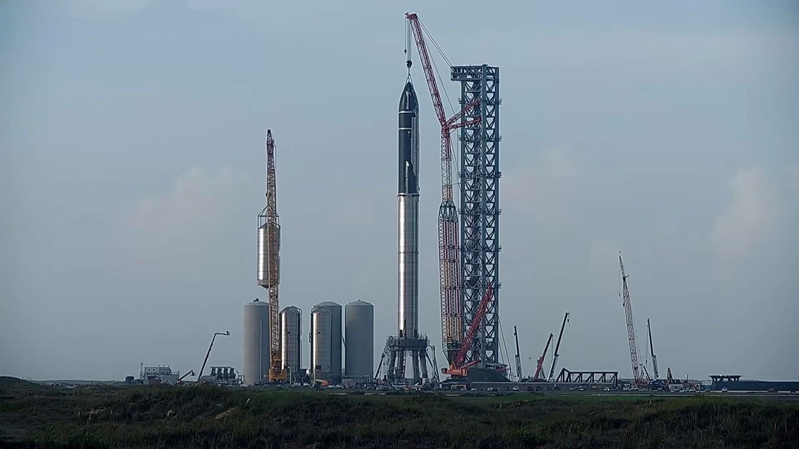 SpaceX построила самую высокую космическую ракету в истории