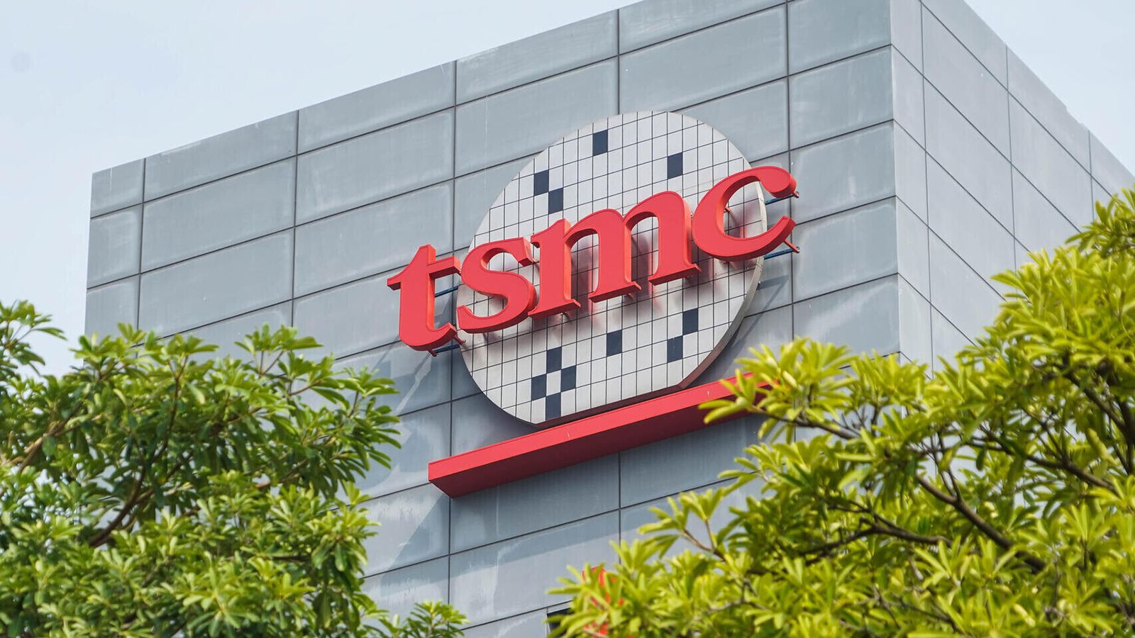 TSMC резко увеличит цены на процессоры из-за дефицита на рынке электроники