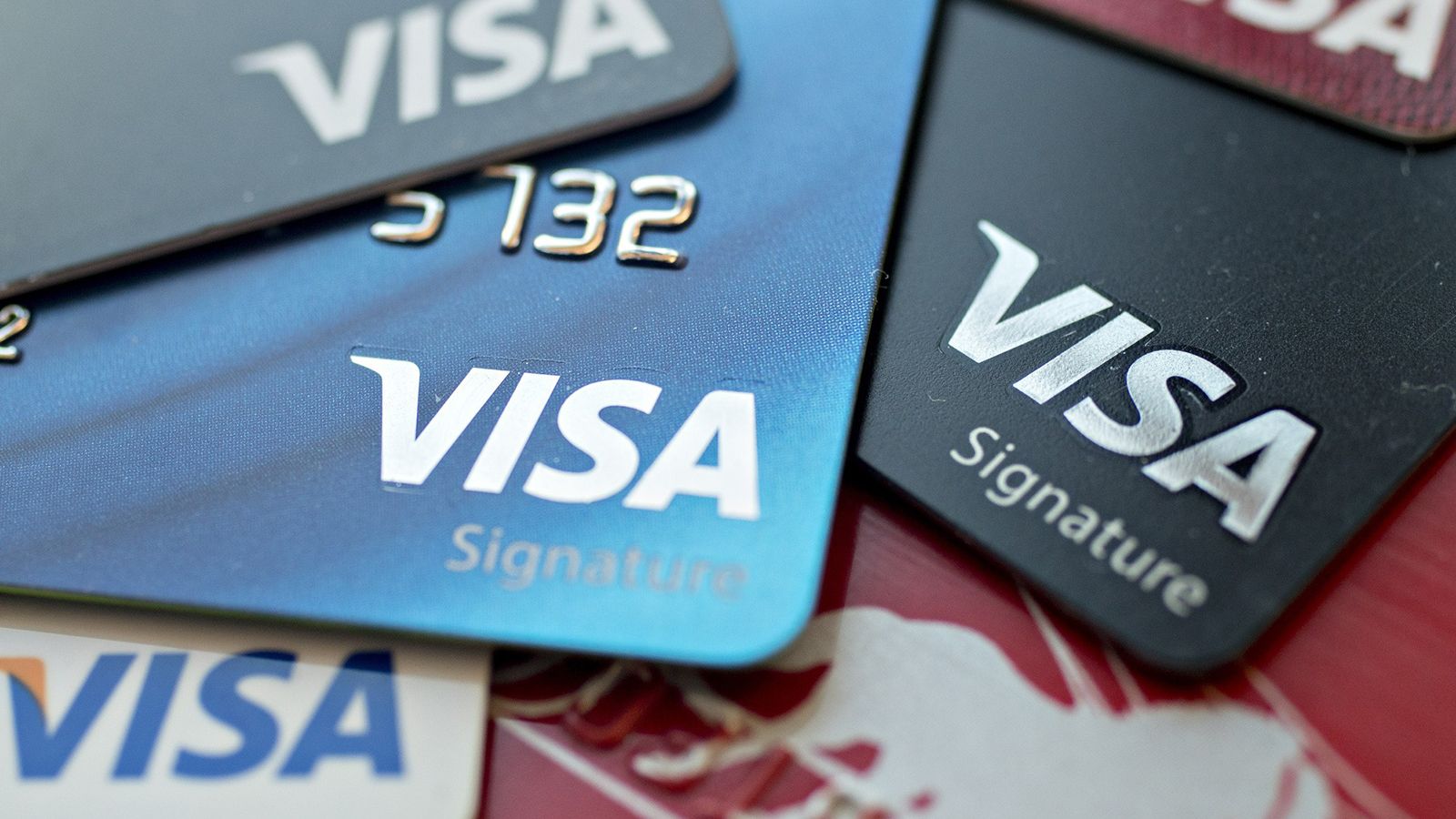 Visa запустила в России функцию удаления данных банковских карт с сайтов