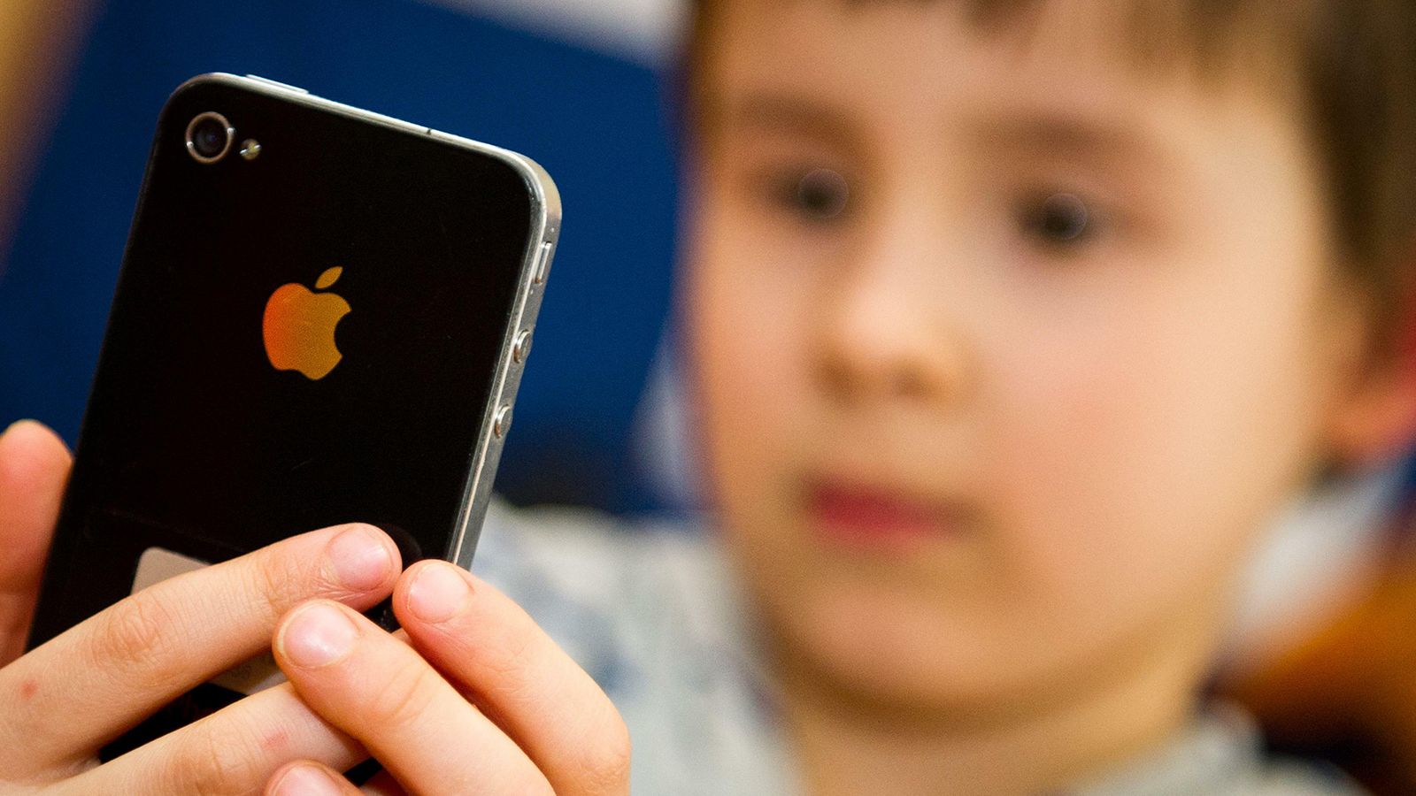 iPhone будет оповещать родителей об интимных переписках их детей