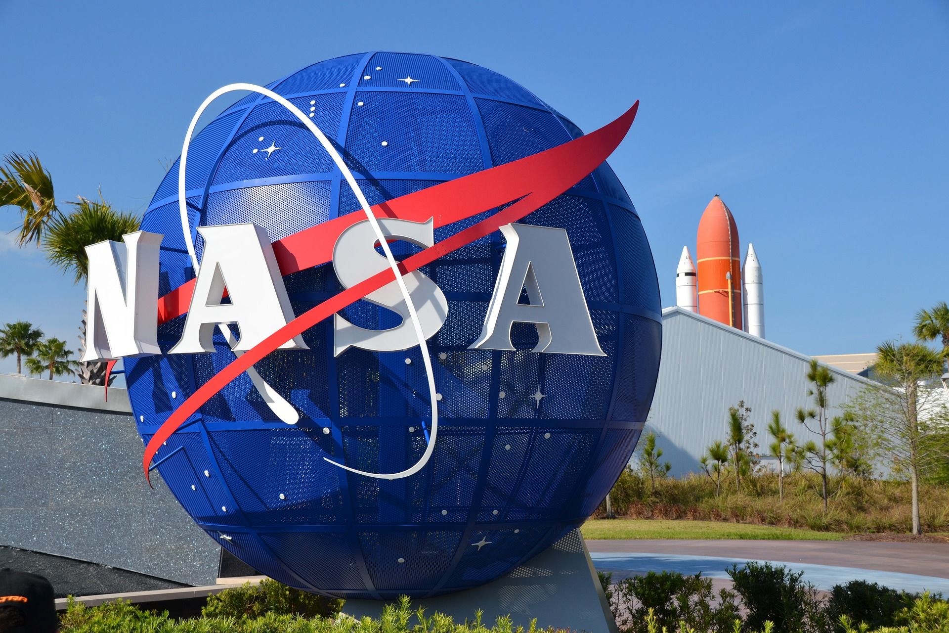 NASA приостановило контракт с компанией Маска SpaceX из-за иска Blue Origin